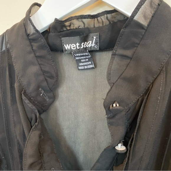 Wet Seal Sheer Top Sleeveless Ruffle Button Juniors Medium Black Y2K - Picture 2 of 4